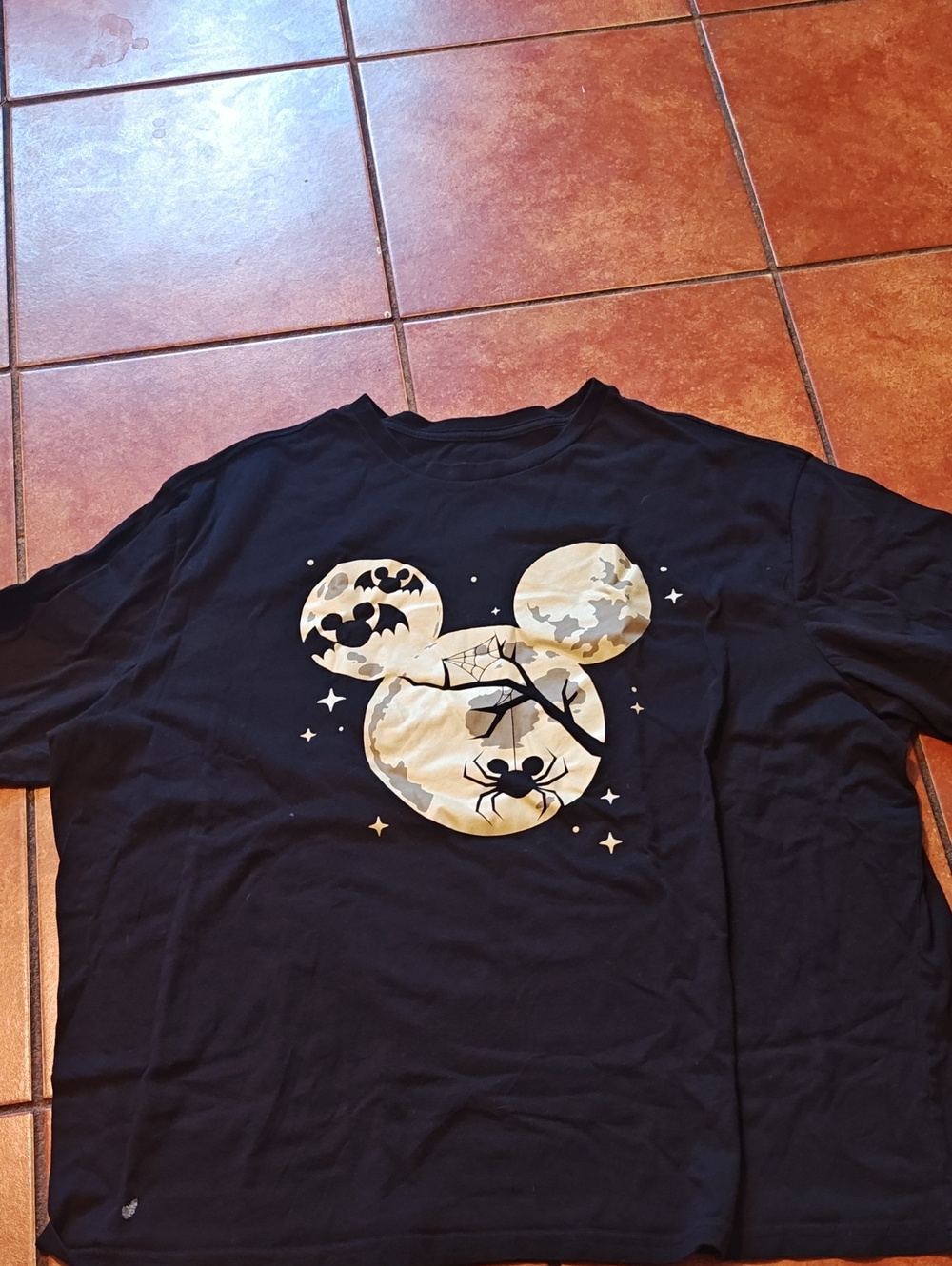 Men Black Halloween Graphic Tee with Moon & Spider Design